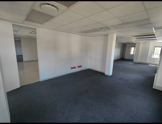 371M² OFFICE TO LET IN LYME PARK